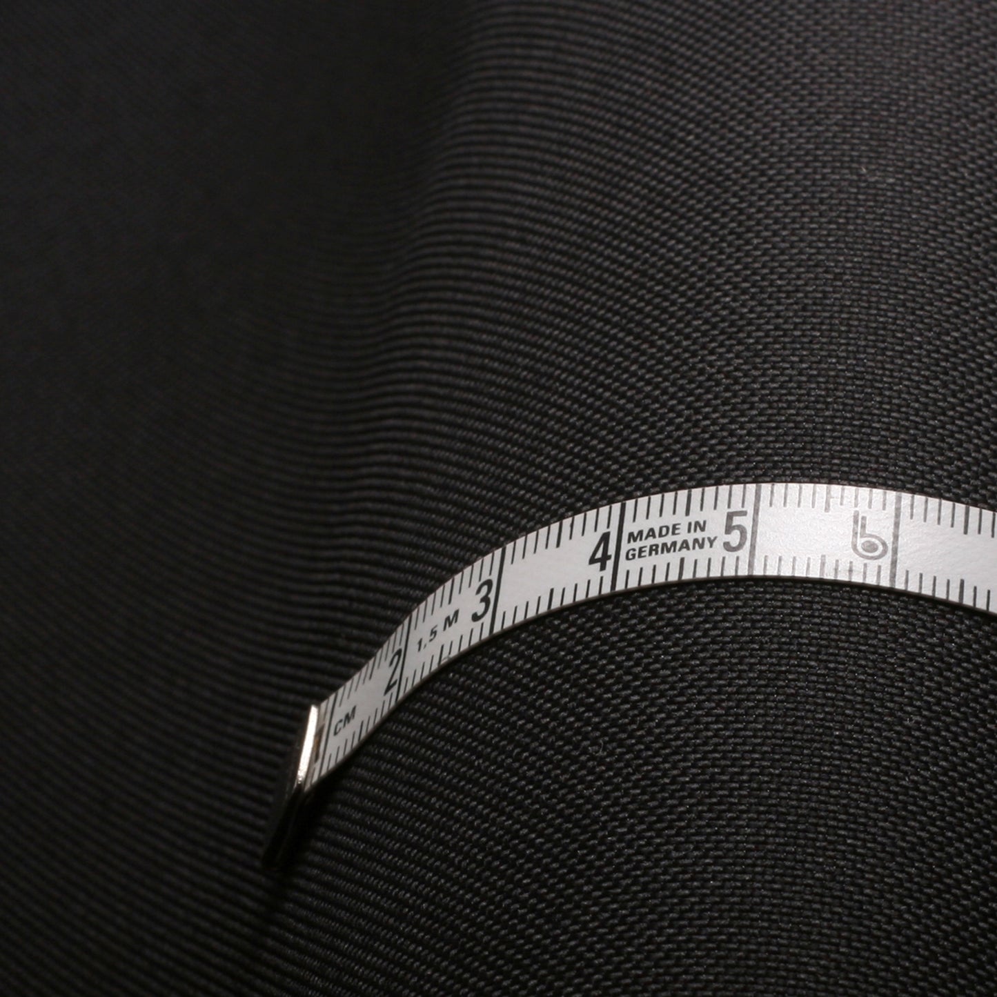 OUTLET praktyczna poduszka z kodury Kleo, rozmiar 50x40 cm, kolor: czarny