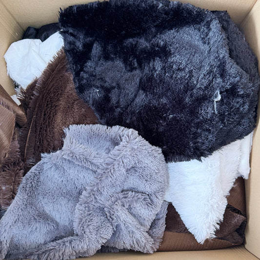 OUTLET wykroje z tkaniny Shaggy ecru, biały, brąz, czarny, róż, szary cały karton 8 kg