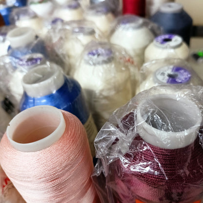 Wyprzedaż Nici do hafciarek 56 sztuk różne kolory 7,5kg