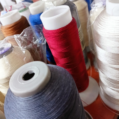 Wyprzedaż Nici do hafciarek 56 sztuk różne kolory 7,5kg